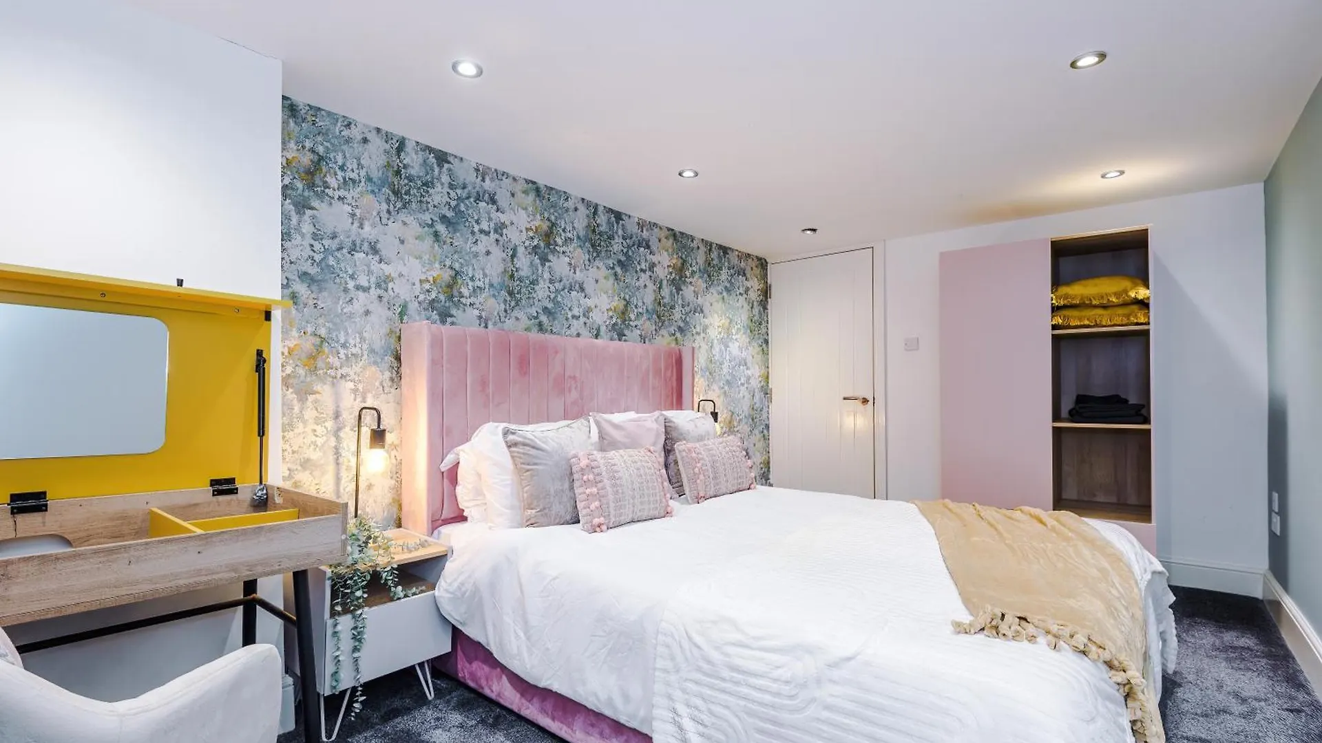 Stylish Flat 1 In Harrogate - Sleeps 8 0*,  United Kingdom