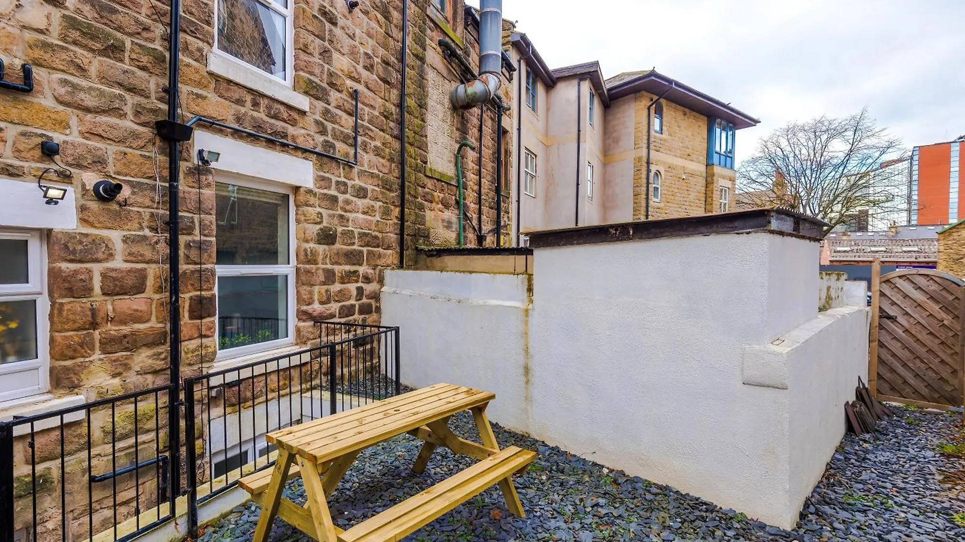 Apartment Stylish Flat 1 In Harrogate - Sleeps 8