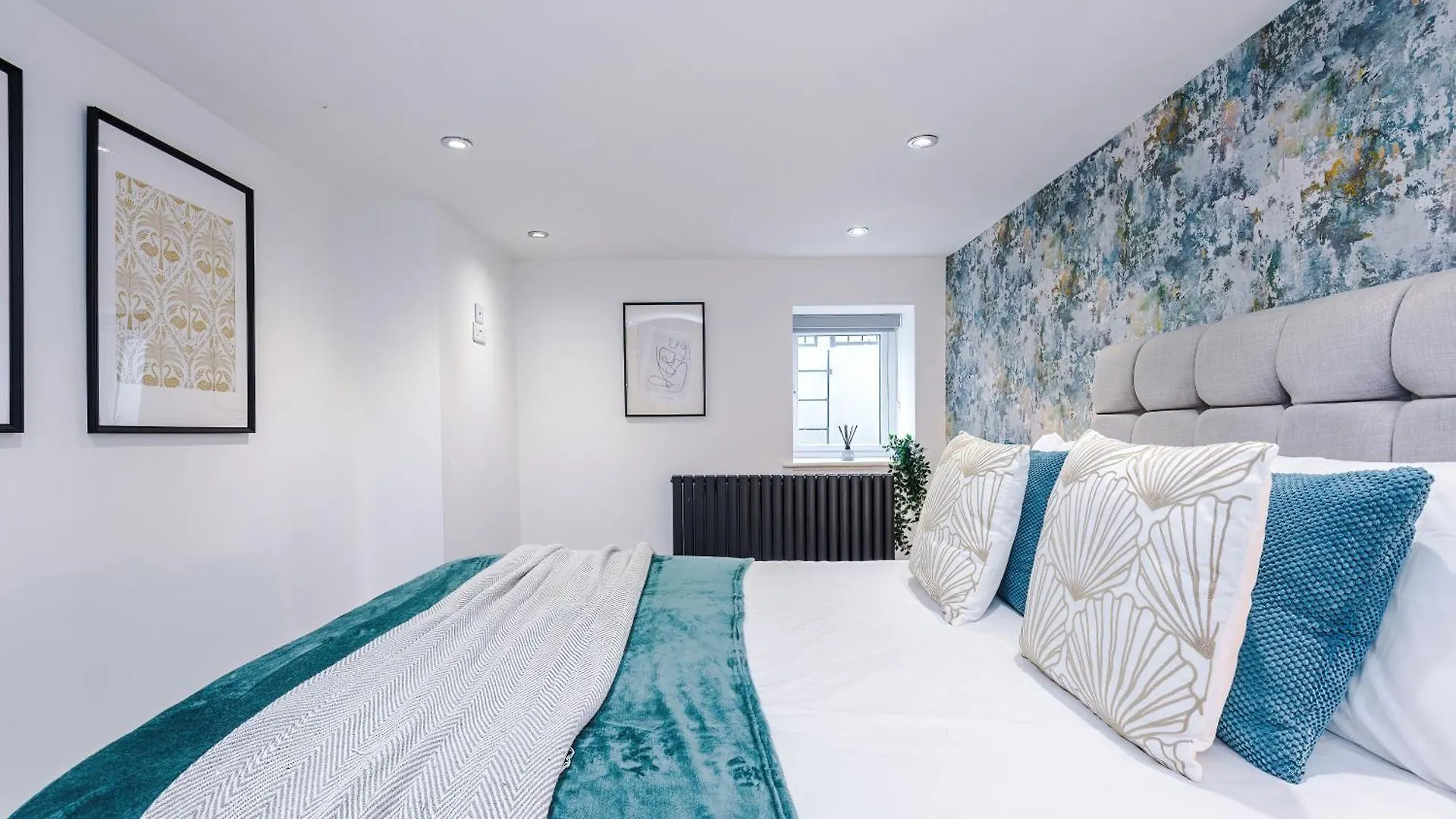 Stylish Flat 1 In Harrogate - Sleeps 8
