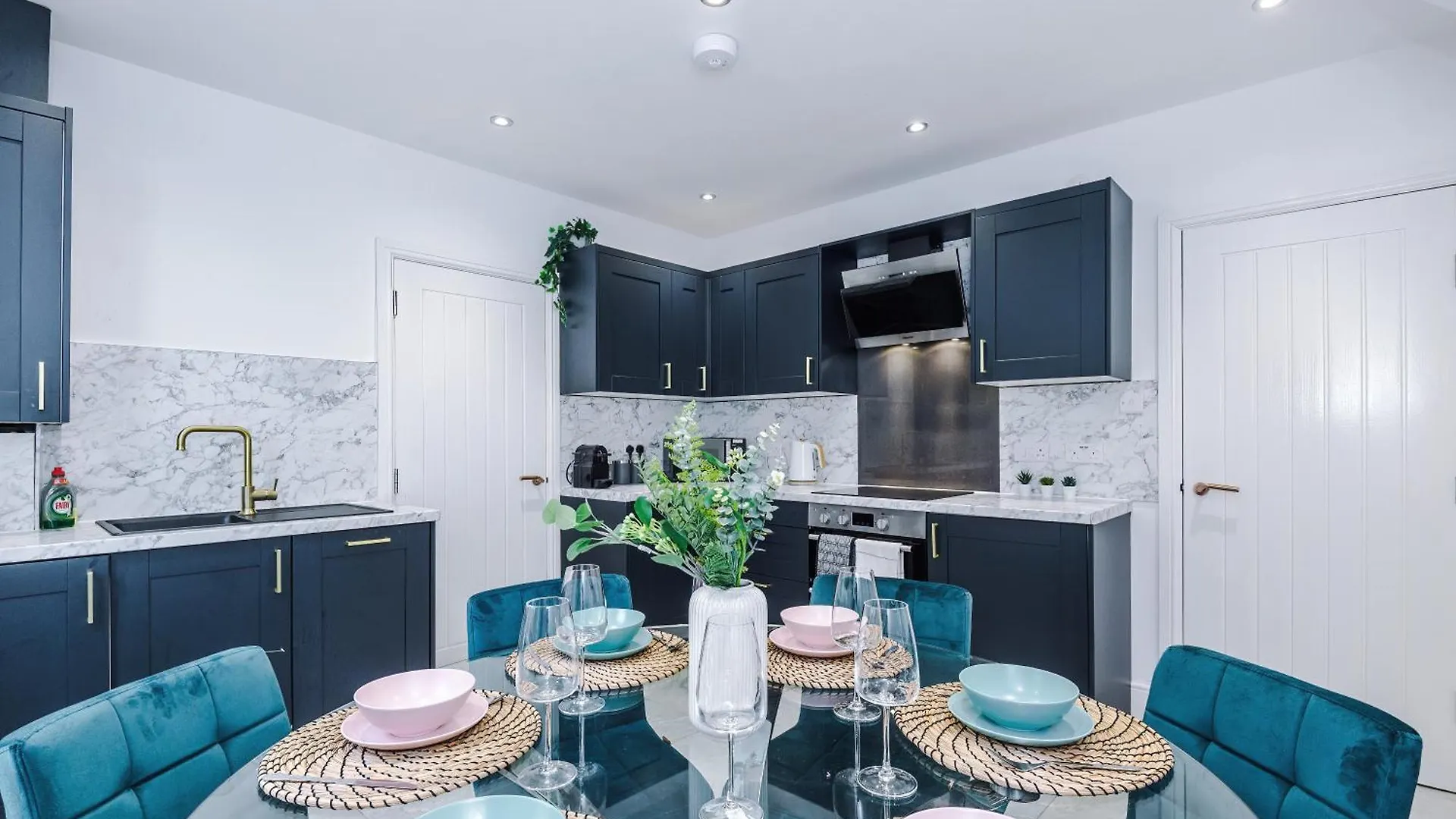 Apartment Stylish Flat 1 In Harrogate - Sleeps 8